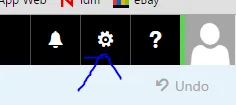 כפתור גלגל השיניים בפינה העליונה של Outlook